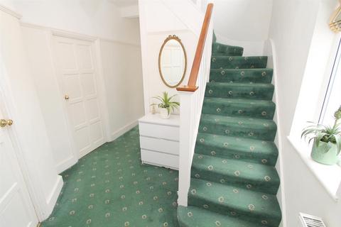 42 Salisbury Road, Carshalton, SM5 3HD