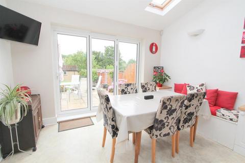 42 Salisbury Road, Carshalton, SM5 3HD