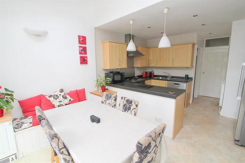 42 Salisbury Road, Carshalton, SM5 3HD