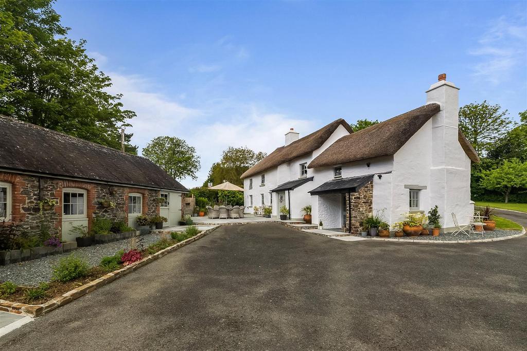 Saltash PL12 4 bed detached house for sale £950,000