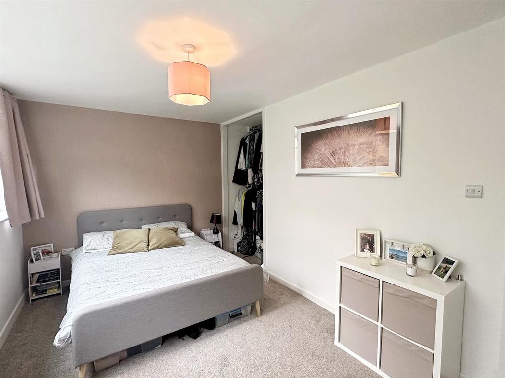 Bed 1 2.jpg