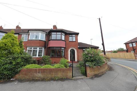 4 bedroom end of terrace house for sale, St. Marys Avenue, Hull