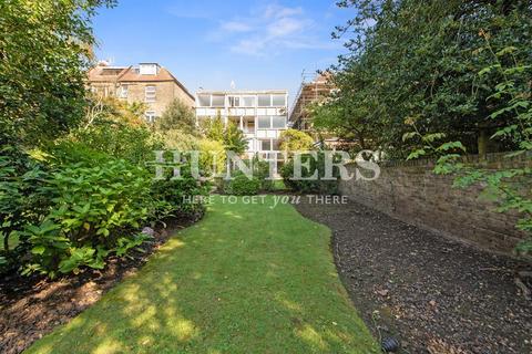 3 bedroom flat to rent, Compayne Gardens, London, NW6
