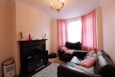 3 bedroom terraced house to rent, Cardigan Gardens, Reading, RG1 5QP