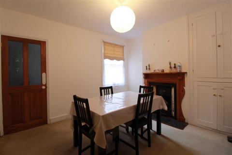 3 bedroom terraced house to rent, Cardigan Gardens, Reading, RG1 5QP
