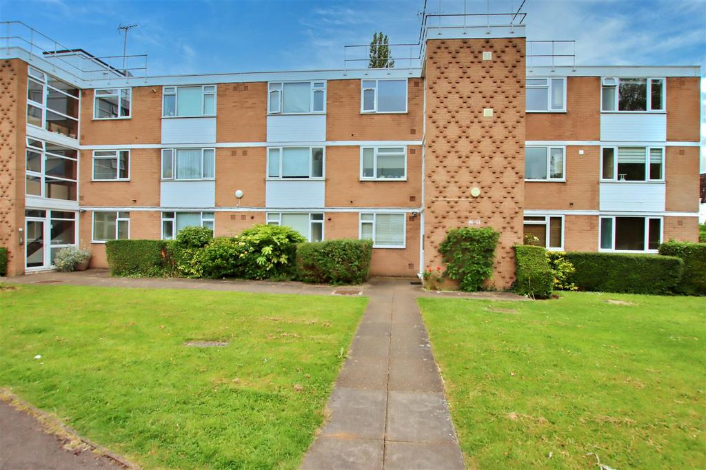 Boreham Holt, Elstree 2 bed flat £365,000
