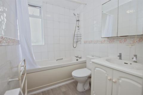 2 bedroom flat for sale, Boreham Holt, Elstree