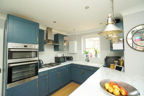 3 bedroom semi-detached house for sale, Albourne Close, St Leonards On Sea