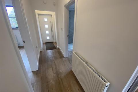 2 bedroom apartment to rent, High Street, Stone