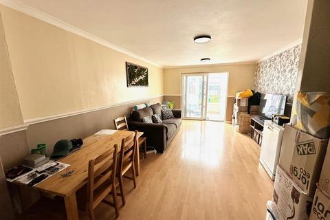 2 bedroom terraced house to rent, St Martin Close, Uxbridge