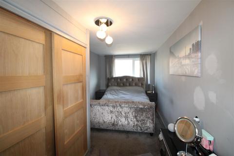 3 bedroom semi-detached house for sale, Reedham Court, Meadow Rise, Newcastle Upon Tyne