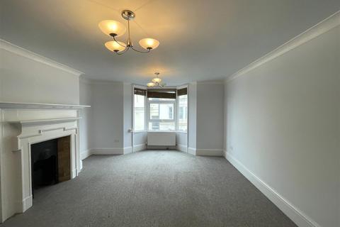 3 bedroom flat to rent, New Steine Mansions, Devonshire Place, Brighton