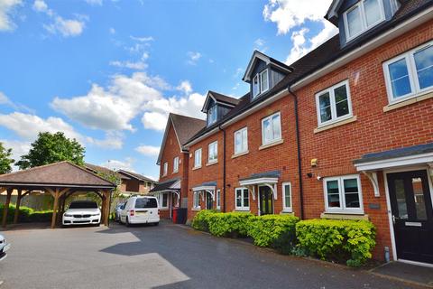 3 bedroom townhouse for sale, Meyers Close, Langley