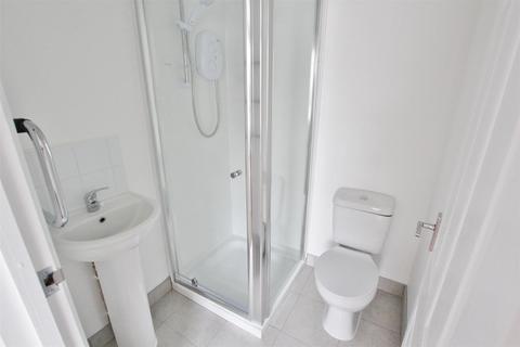 Studio to rent, Ashley Road, Parkstone, Poole