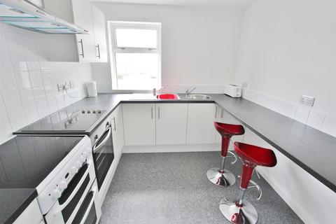 Studio to rent, Ashley Road, Parkstone, Poole