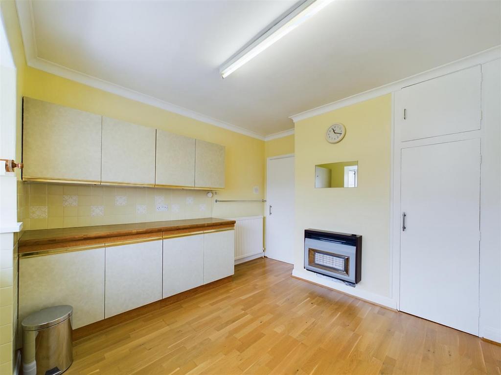 Kitchen:
