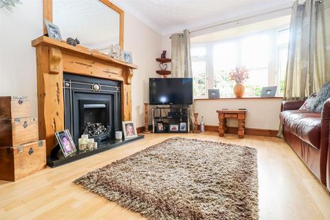 4 bedroom semi-detached house for sale, Wheatroyd Crescent, Ossett WF5