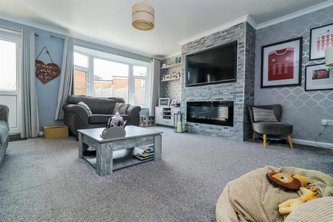 3 bedroom terraced house for sale, Manor Road, Wakefield WF5