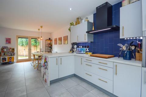 23 Fraser Way, Wakefield, WF1 2ZF