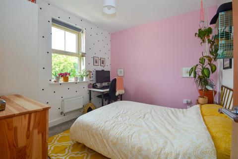 23 Fraser Way, Wakefield, WF1 2ZF