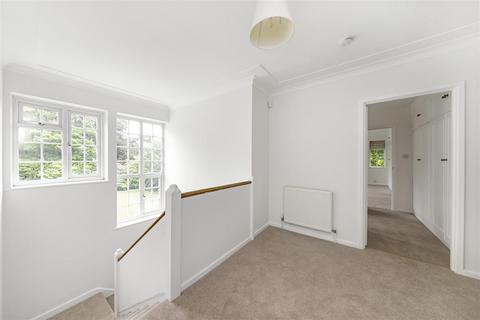 4 bedroom house to rent, The Drive, Guildford GU5