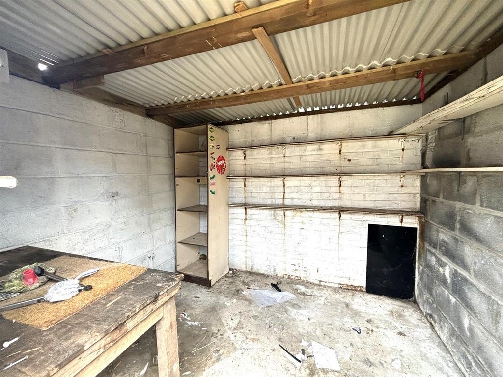Shed.jpg