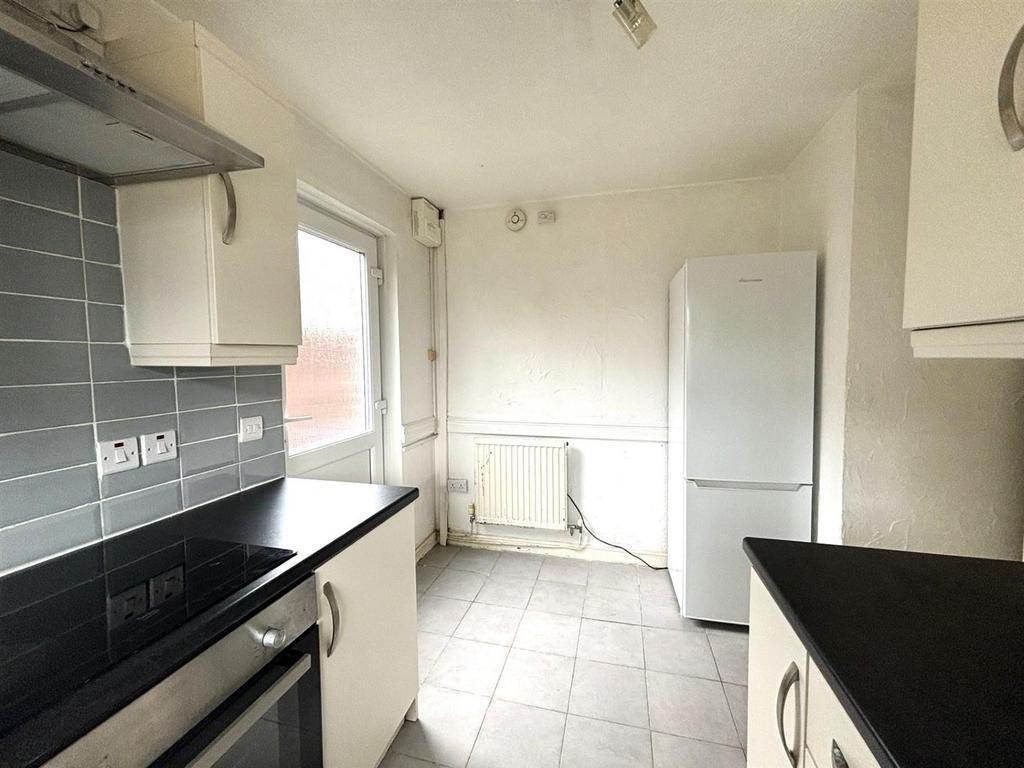 Kitchen 2.jpg
