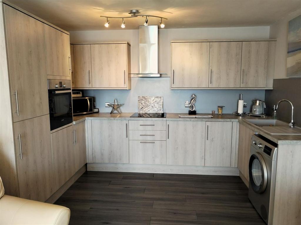 Kitchen 1.jpg