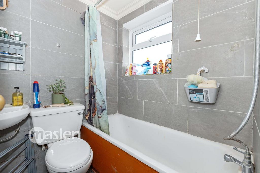 Bathroom (1).JPG