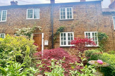 2 bedroom cottage for sale, Northampton Road, Brixworth, Northamptonshire NN6
