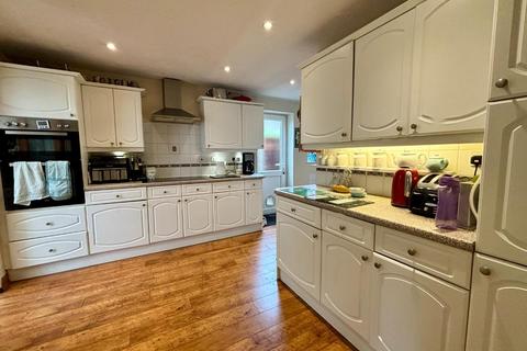 2 Holcutt Close, Wootton, Northampton, NN4 6AE