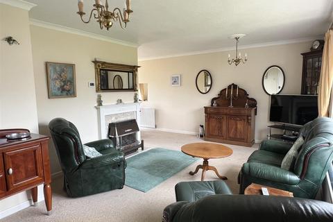 25 Edinburgh Close, Carlyon Bay, St Austell, PL25 3PN