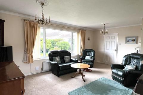 25 Edinburgh Close, Carlyon Bay, St Austell, PL25 3PN