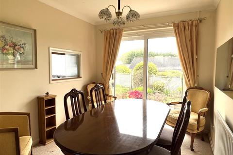 25 Edinburgh Close, Carlyon Bay, St Austell, PL25 3PN
