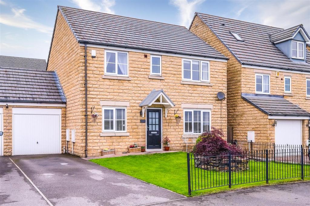 Harley Head Avenue, Lightcliffe... 4 bed detached house for sale £400,000