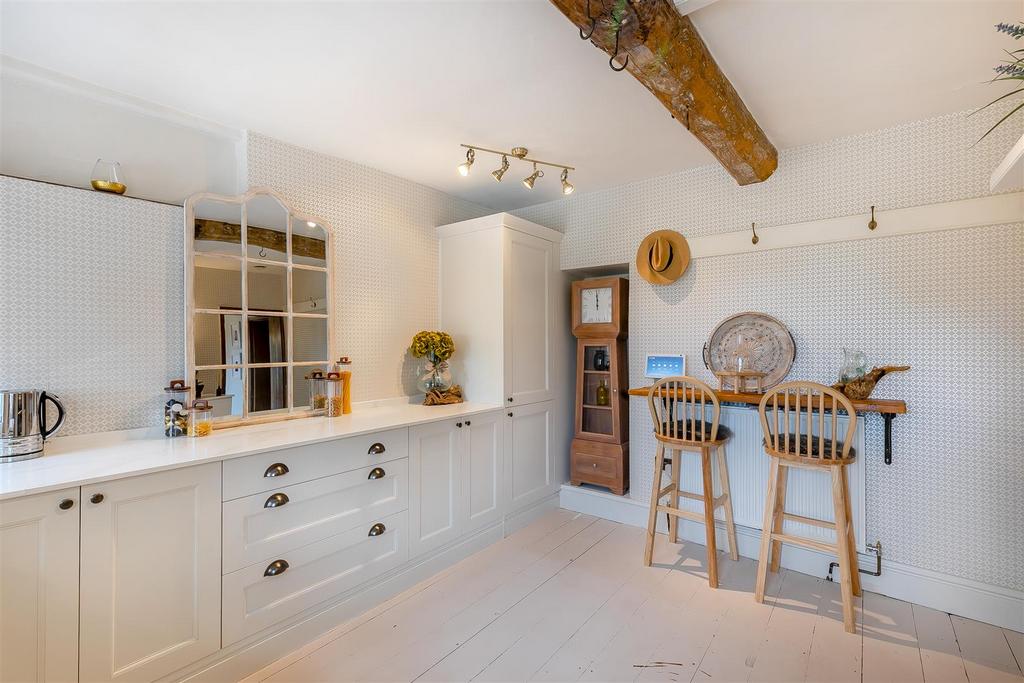 8599223-interior20.jpg