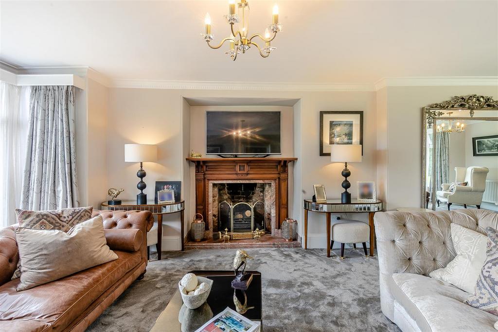 8599223-interior13.jpg