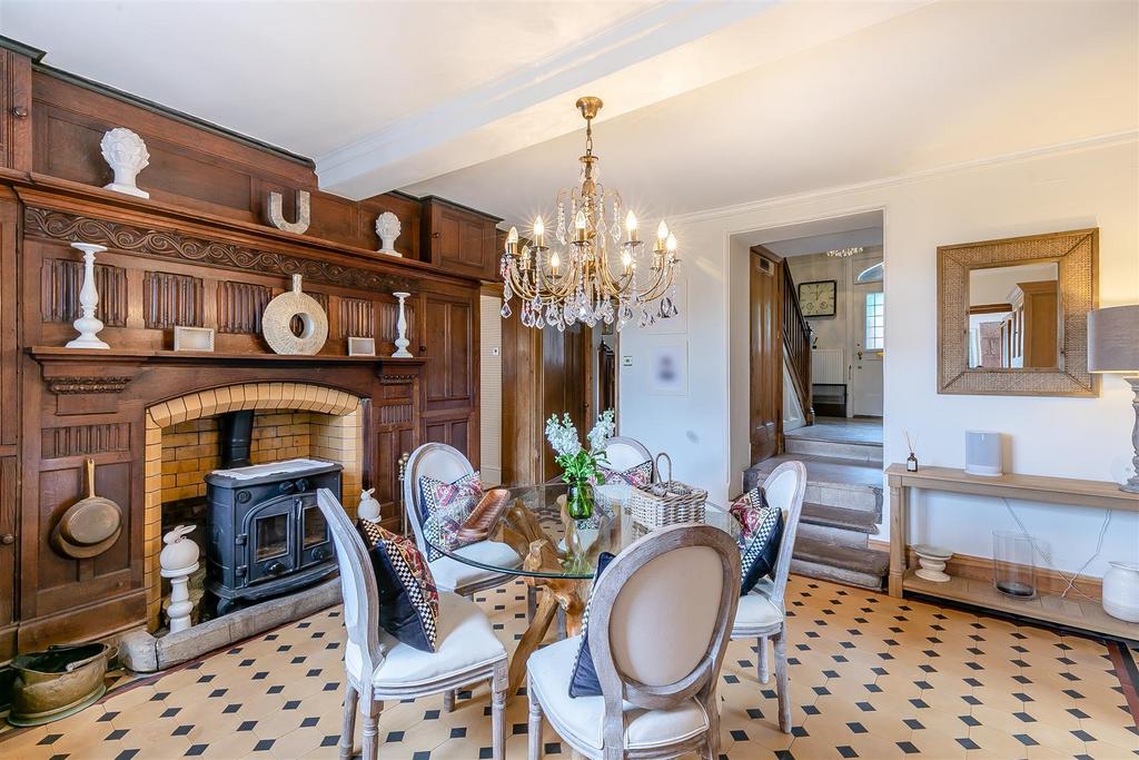 8599223-interior21.jpg