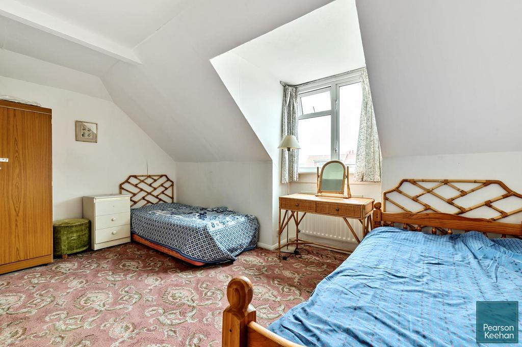 45 Langdale Gardens, BN3 4 HL (14).jpg