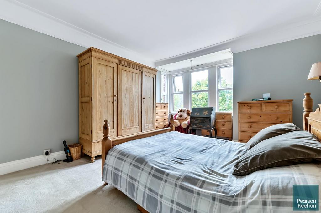 45 Langdale Gardens, BN3 4 HL (18).jpg