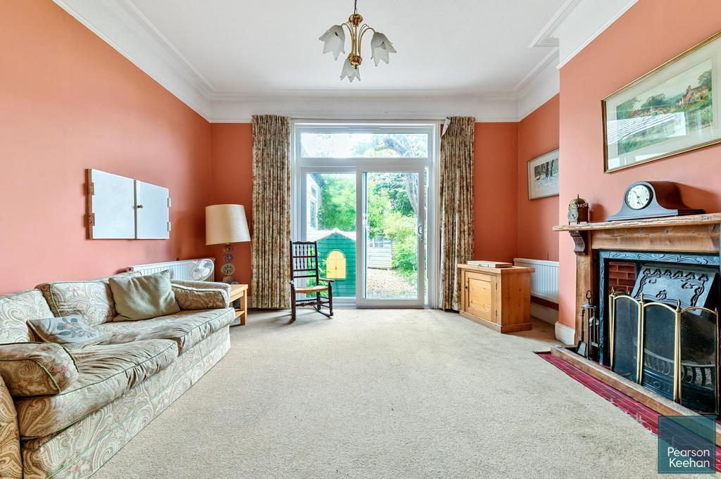 45 Langdale Gardens, BN3 4 HL (12).jpg