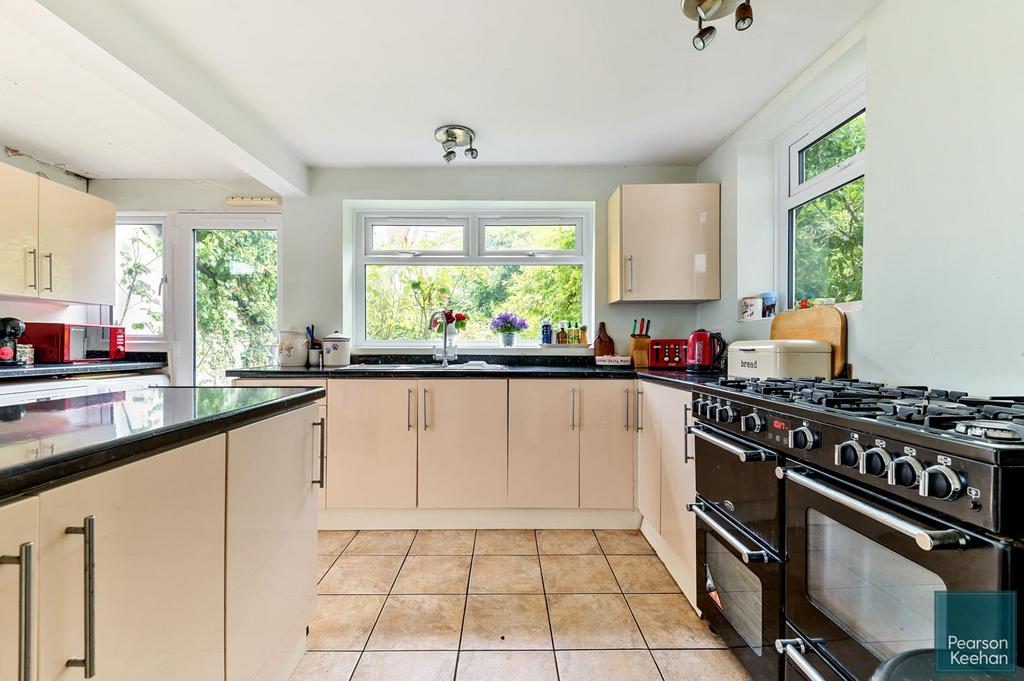 45 Langdale Gardens, BN3 4 HL (9).jpg