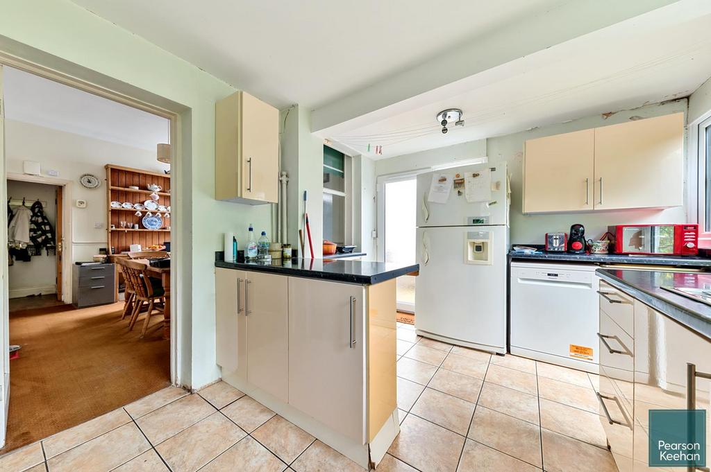 45 Langdale Gardens, BN3 4 HL (10).jpg