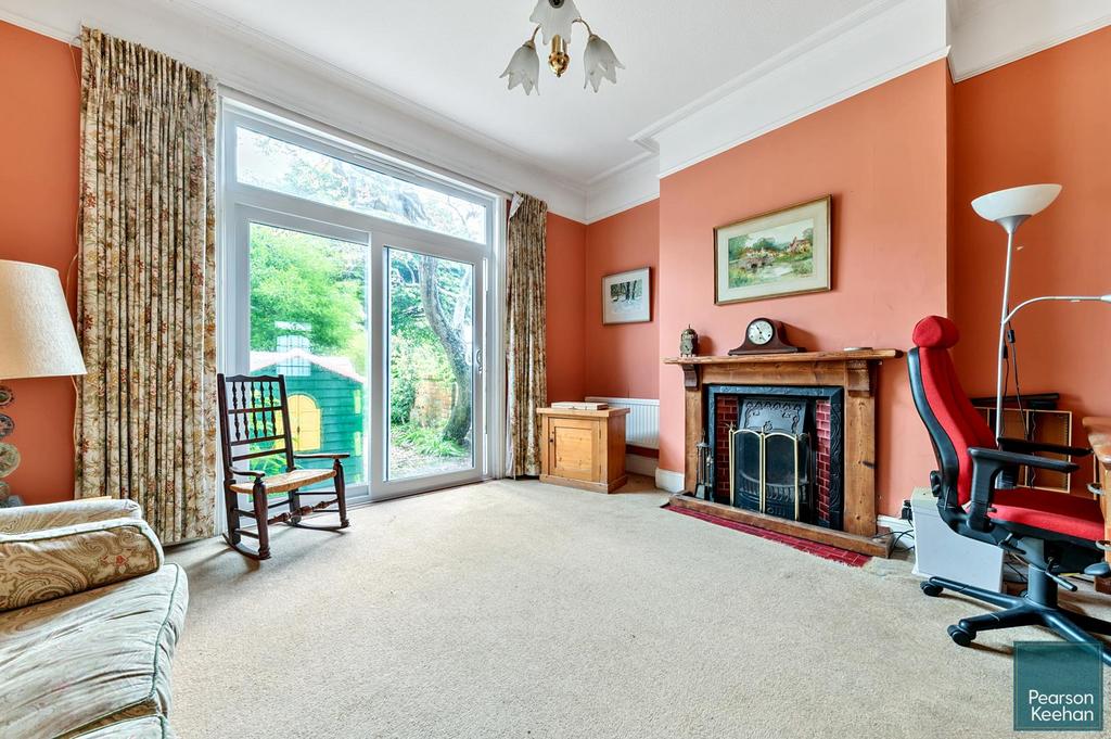 45 Langdale Gardens, BN3 4 HL (11).jpg