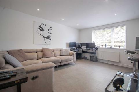 2 bedroom apartment for sale, Rembrandt Grove, Springfield, Chelmsford