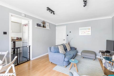 1 bedroom flat to rent, Dovecote Gardens, Mortlake, SW14