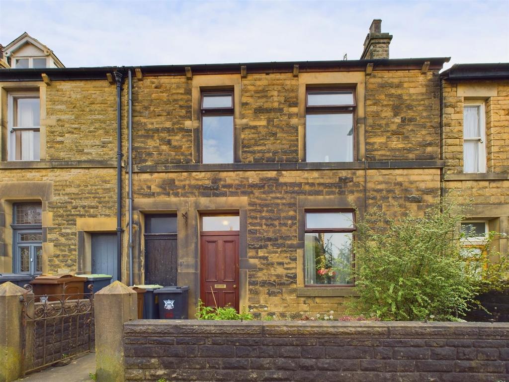 Hayfield Road, ChapelEnLeFrith... 3 bed terraced house £275,000