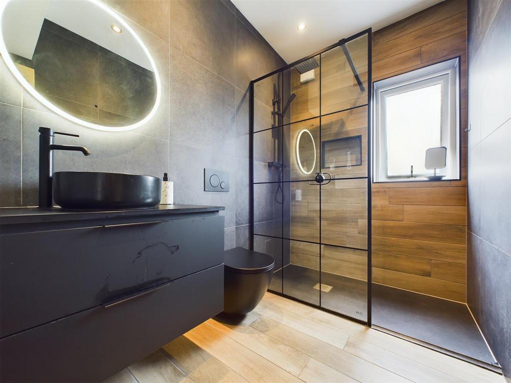 En Suite 1.jpg