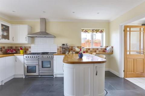 8 Cae Seiri, Carmarthen, SA31 2BZ