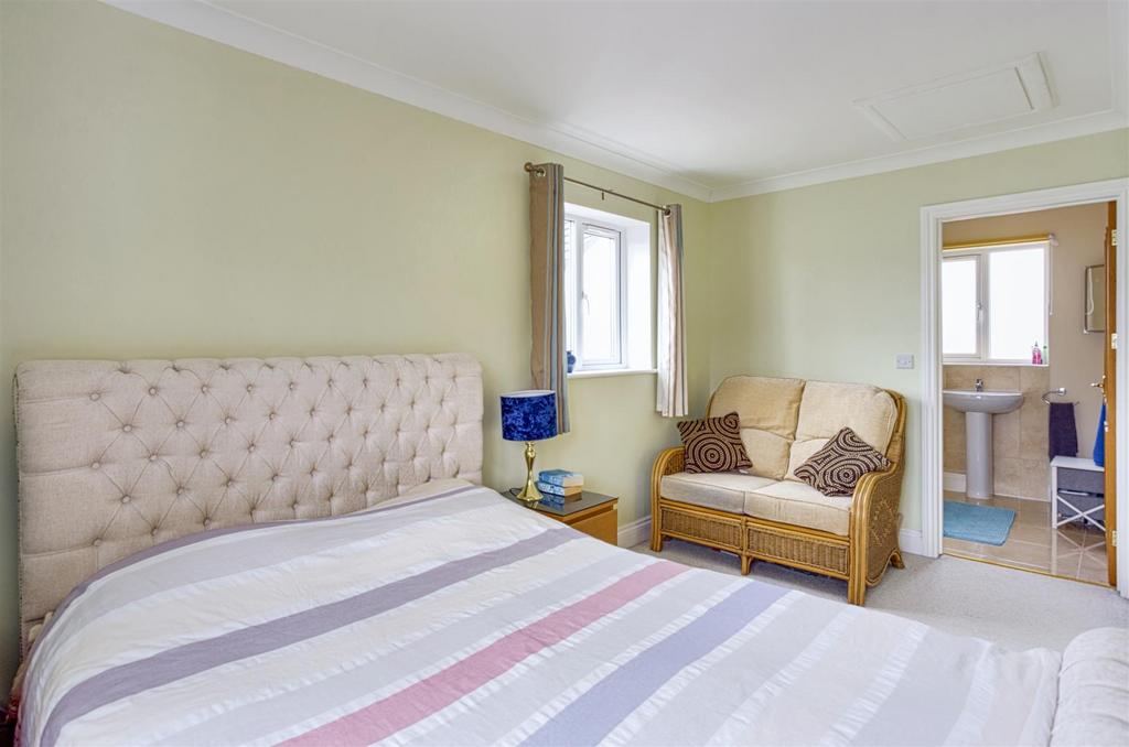 25 Bedroom 2.jpg